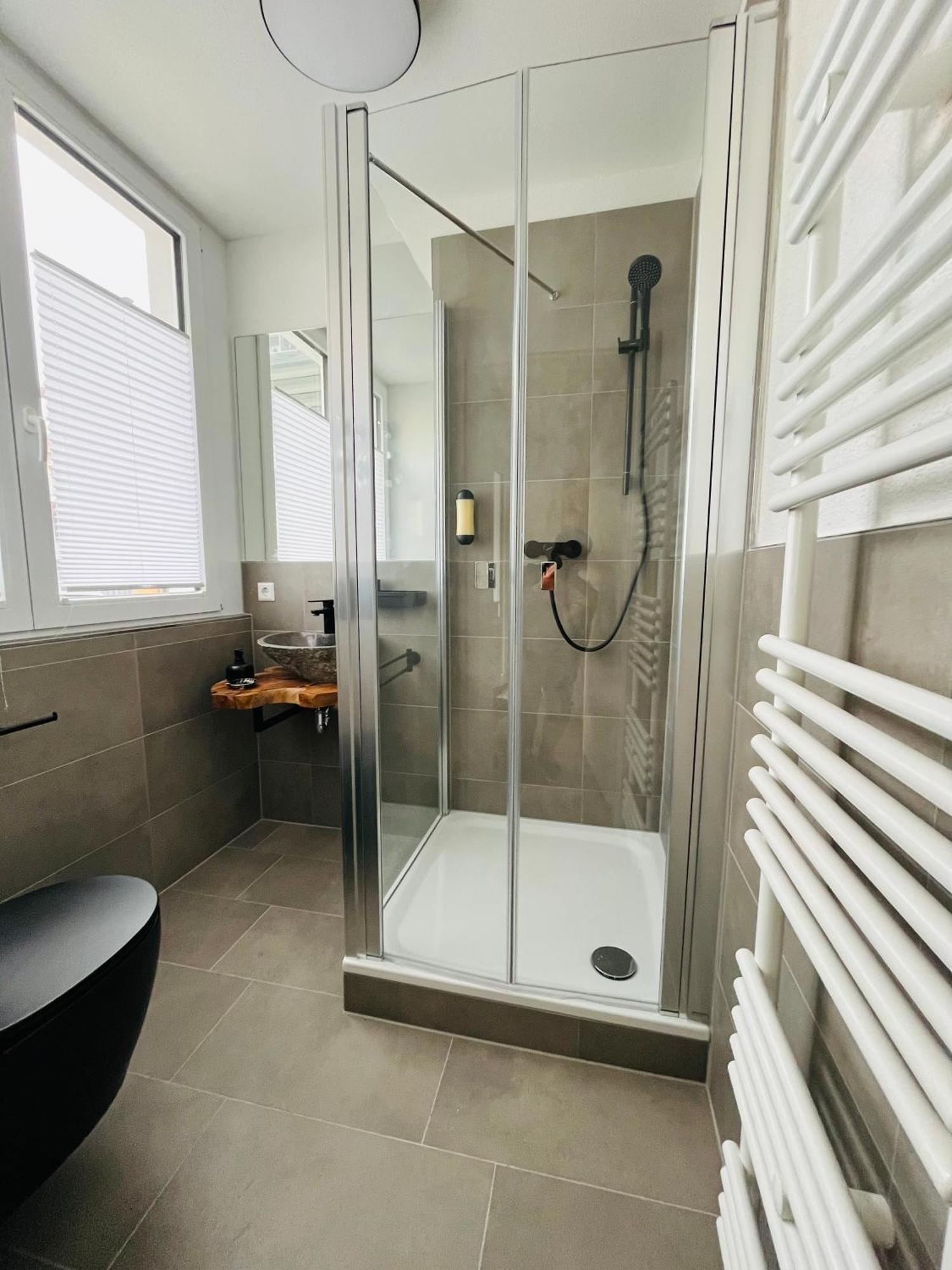 Black Forest City Apartment Mit Kostenlosem Parkplatz Freiburg im Breisgau Luaran gambar