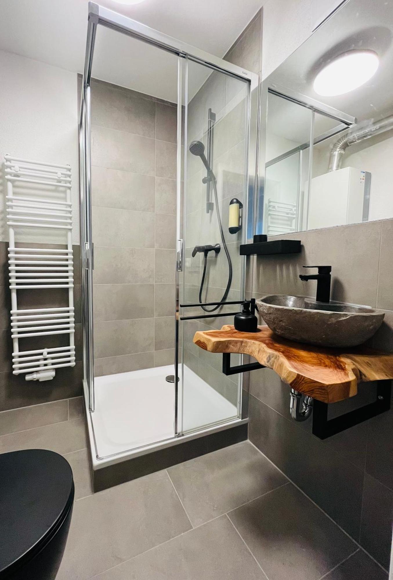 Black Forest City Apartment Mit Kostenlosem Parkplatz Freiburg im Breisgau Luaran gambar